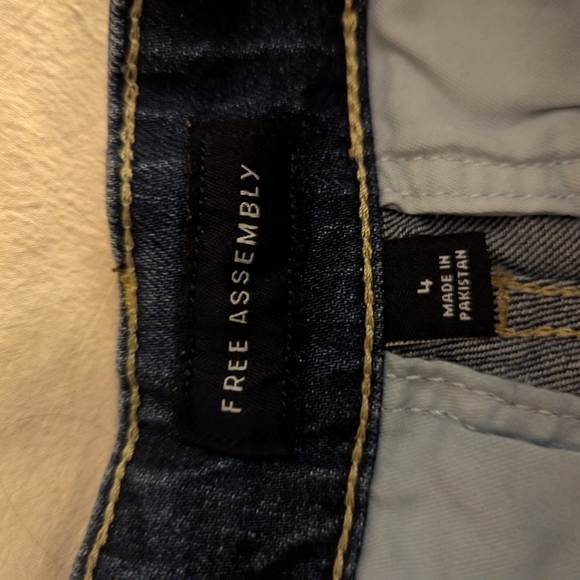 Free Assembly High Rise Wide Leg Jeans - Picture 6 of 7